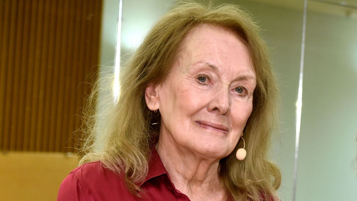 Nobelovu cenu za literaturu získala Francouzka Annie Ernauxová